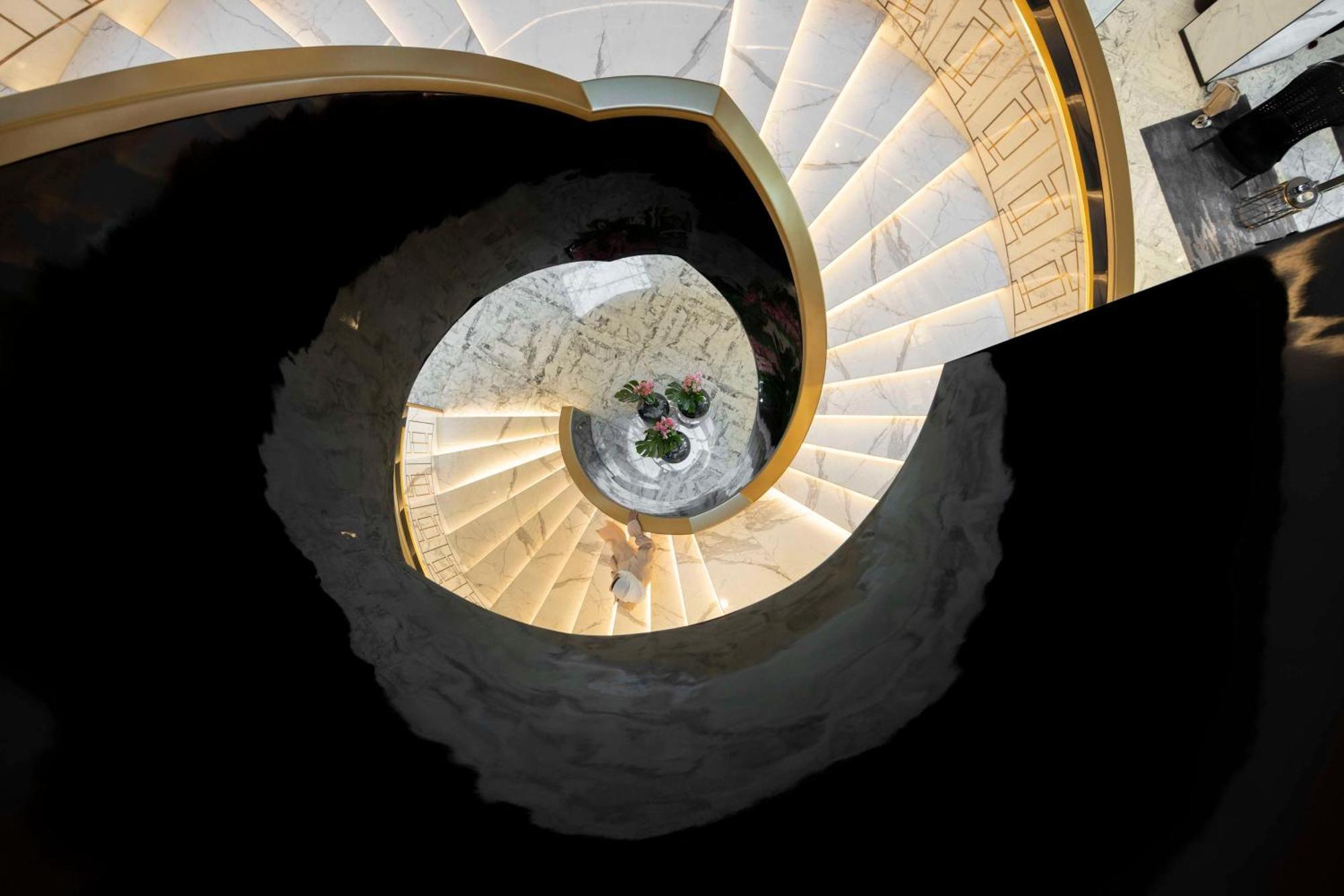 ホテル Waldorf Astoria Kuwait クウェート エクステリア 写真 Spiral staircase