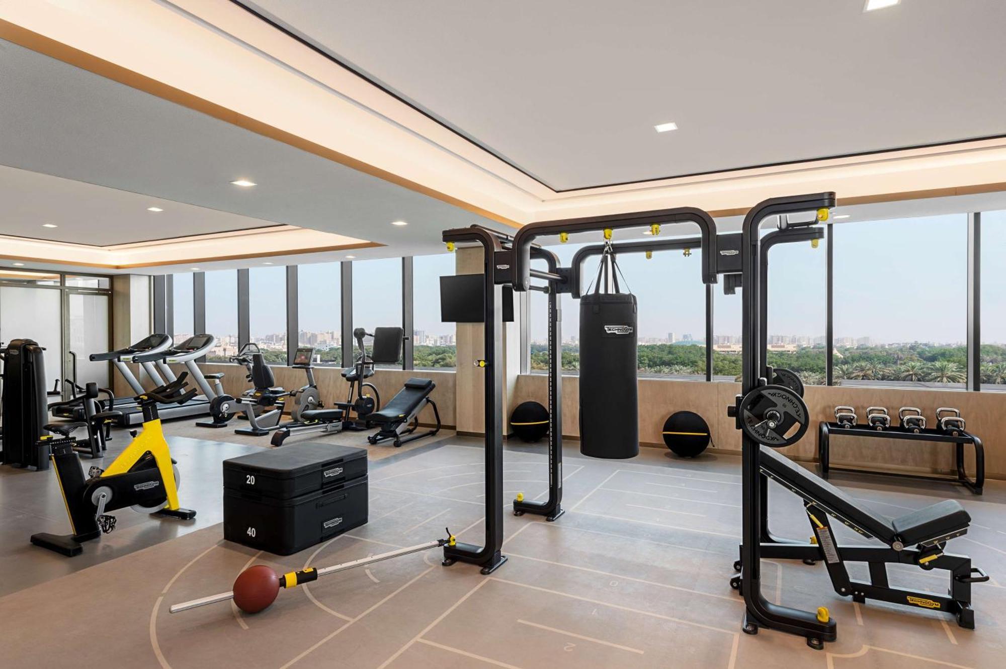ホテル Waldorf Astoria Kuwait クウェート エクステリア 写真 A gym in a hotel